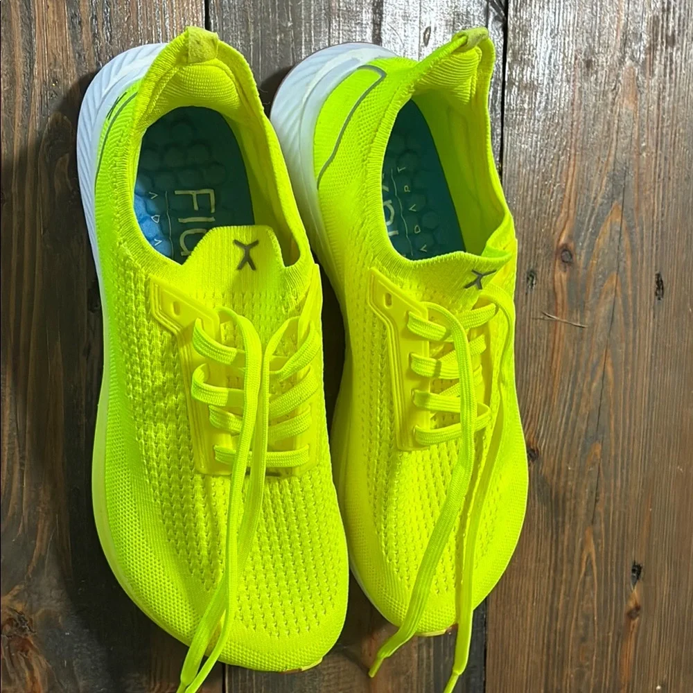 Women’s 7.5 / men’s 6 Flux Adapt Sneakers — Neon Yellow Lightweight Shoes